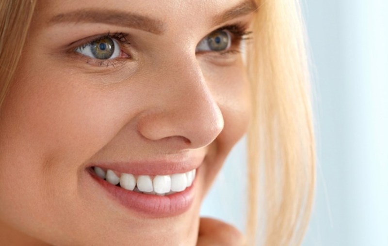 Dentist Office vs. Home Treatments to Keep Your Smile Looking White