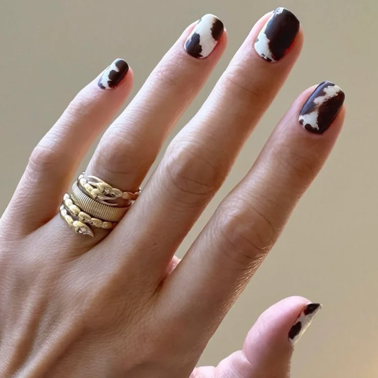 10 Short Manicure Ideas Bursting With Crisp Fall Energy